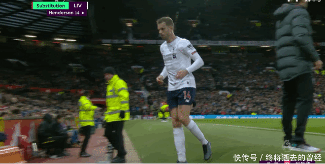 篮球勇士教练组进行临场换人调整收好效果