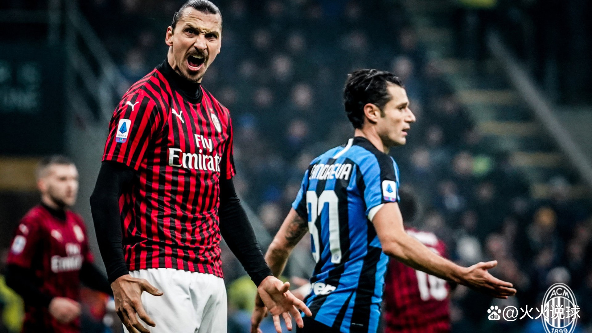 致敬，王刚庆祝足协杯冠军时背后写着：献给我们的主帅塞蒂恩（王刚庆足协杯封王，背后字样致敬主帅塞蒂恩）