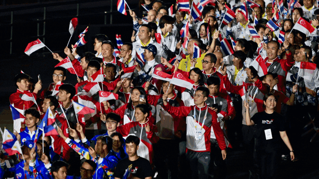 记者：那不勒斯想冬窗签梅努替德布劳内，可能租借+选择买断（那不勒斯欲冬窗引进梅努顶替德布劳内，或以租借附带买断条款）