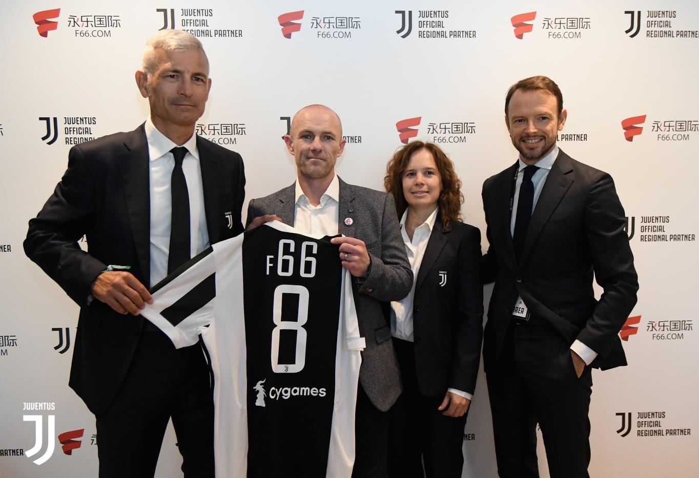 消息人士称，鲁本·阿莫林与曼联在离队问题上存在分歧，同时有欧洲皇室成员对他感兴趣。（知情人士称阿莫林与曼联在离队问题上意见相左，且获欧洲皇室成员青睐）