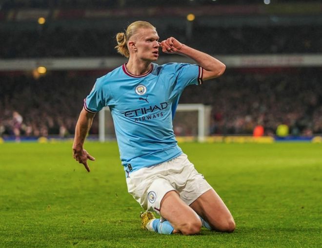 欧冠积分榜：阿森纳继续全胜领跑，拜仁3分之差位列第二（欧冠积分形势：阿森纳保持全胜稳居榜首，拜仁落后3分暂列第二）