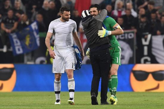 杨晨对话施拉普纳：中国球员不该只为钱踢球，留洋从乙级开始（杨晨与施拉普纳对话：中国球员不应唯钱是图，留洋应从乙级打起）