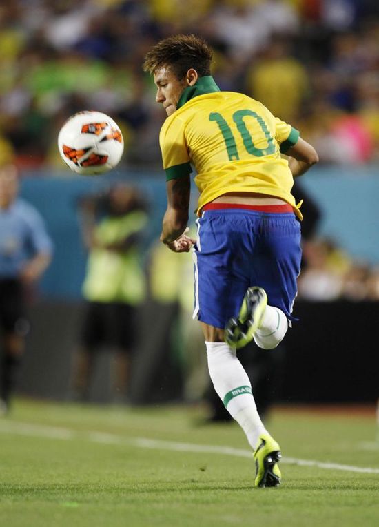 记者：阿德耶米决定明夏离开德甲，曼联、切尔西均有意（名记者：阿德耶米拟于明夏告别德甲，曼联与切尔西均有意引进）