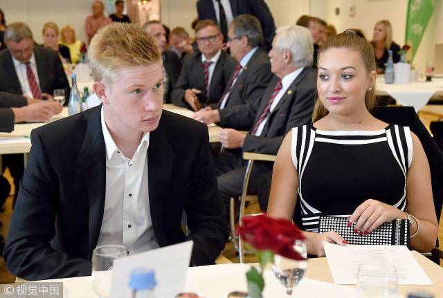 欧文突破防守造成杀伤，制造罚球（欧文突破造犯规，站上罚球线）